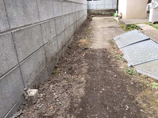 東京都北区豊島のコンクリートブロック1段撤去作業後の様子です。